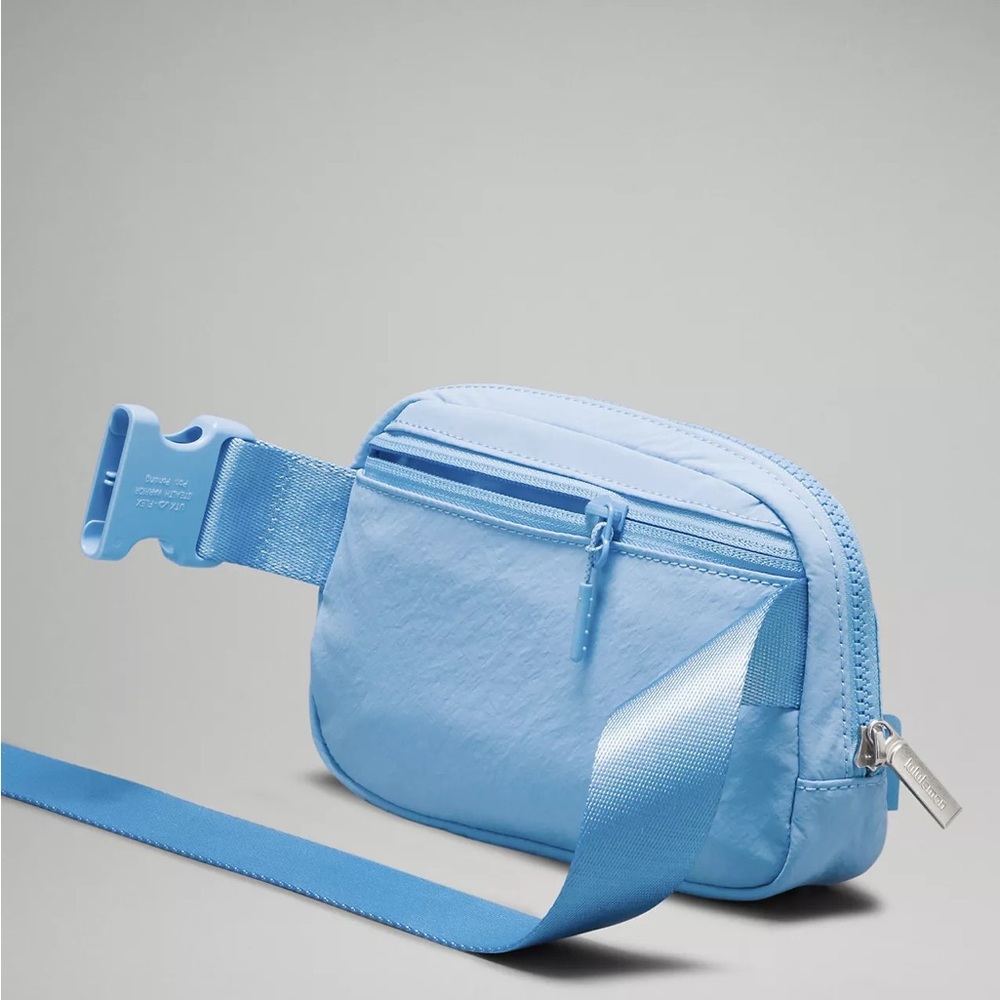 Lululemon Everywhere Belt Bag 1L- aero Blue - Picture 8 of 9